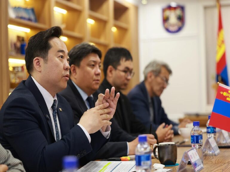 large-6850e027dceb081e87ba5438